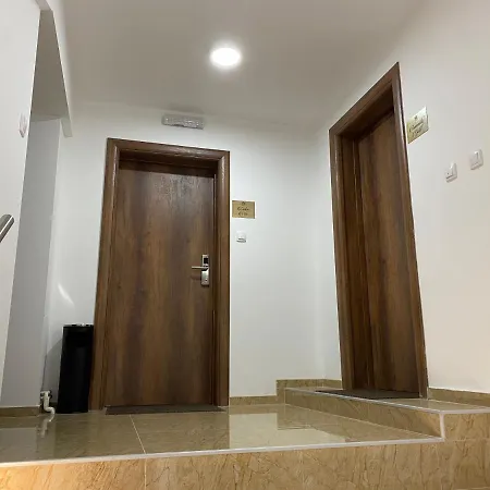 Ξενοδοχείο με διαμερίσματα Marino Lux Prenociste